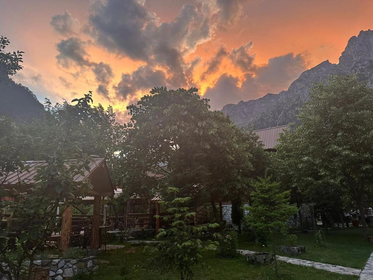 Valbona Relax 호텔 외부 사진